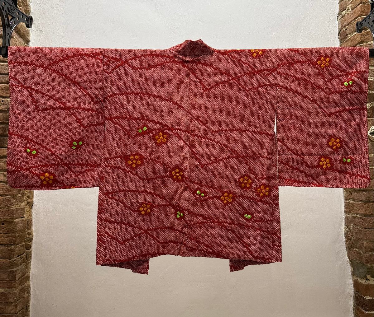 Rosso con fiori colorati shibori