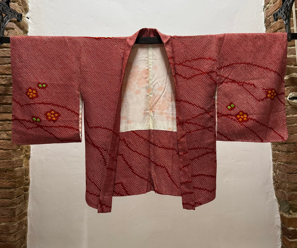 Rosso con fiori colorati shibori